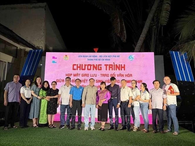 Un événement d'échange culturel entre les étudiants lao et cambodgiens étudiant à Ho Chi Minh-Ville et leurs familles d’accueil a été organisé dans la province de Binh Thuan. Photo : VNA.