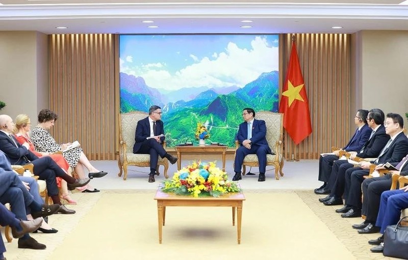 Le Premier ministre Pham Minh Chinh a reçu mercredi 28 novembre le ministre-président du Land de Hesse Boris Rhein en visite de travail au Vietnam. Photo : VNA.