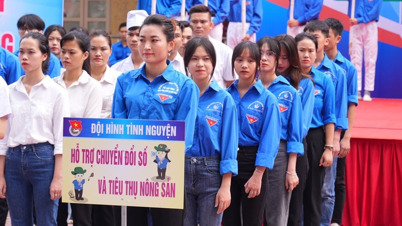 Des jeunes locaux participent activement aux activités des groupes communautaires de technologie numérique. Photo : bacgiang.gov.vn