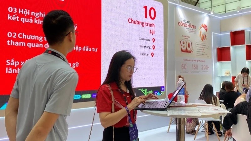 La société par actions SSI Securities a lancé son programme de partenariat « Người đồng hành » dans le cadre du Vietnam Tech Impact Summit 2024 (VTIS 2024).