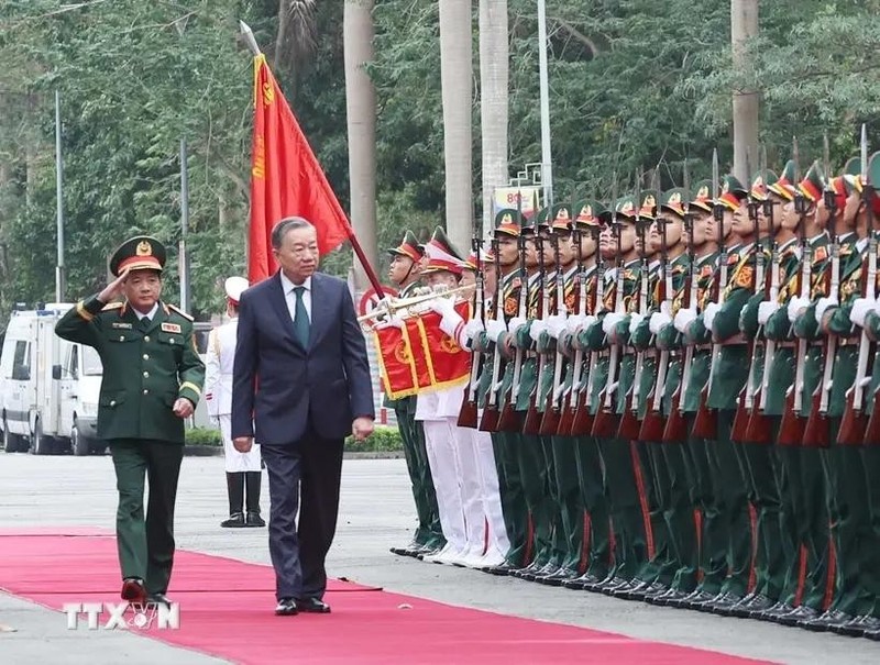 Le secrétaire général du Parti et secrétaire de la Commission militaire centrale, To Lam. au Département général de politique de l'Armée populaire du Vietnam. Photo : VNA.