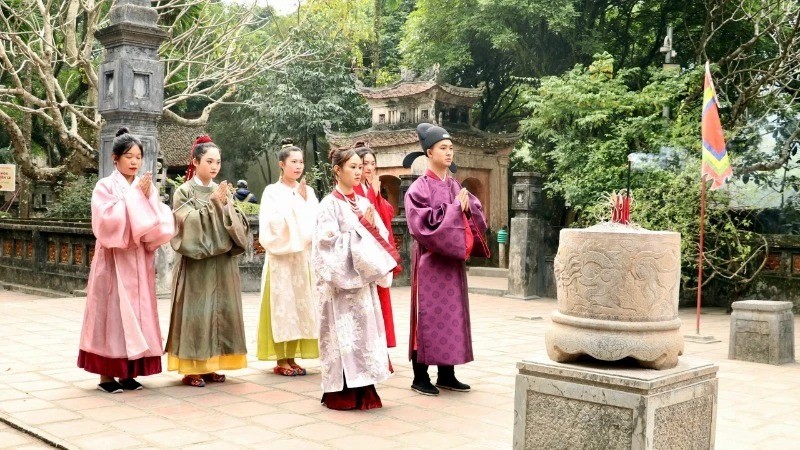 Les costumes traditionnels jouent toujours un rôle important dans la vie et la conscience de chaque Vietnamien. Photo : NDEL.