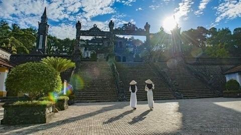 Au cours des huit premiers mois de l'année, le nombre d’arrivées touristiques à Thua Thiên-Huê (Centre) est estimé à près de 1,34 million. Photo : VNA