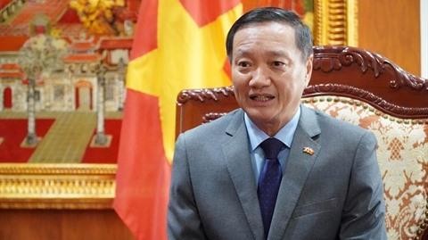 L’ambassadeur du Vietnam au Laos, Nguyên Ba Hùng, répond à l'interview de l'Agence Vietnamienne d'Information. Photo : VNA. 