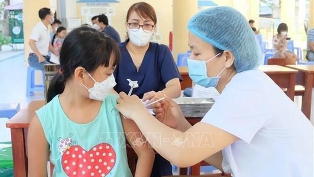 La vaccination des enfants contre le Covid-19 est l'une des tâches importantes du secteur de la santé en 2022. Photo: VNA