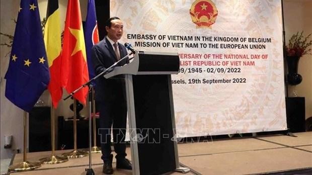 L’ambassadeur du Vietnam en Belgique chargé du Grand Duché du Luxembourg, chef de la Délégation vietnamienne auprès de l’UE, prononce un discours. Photo : VNA 