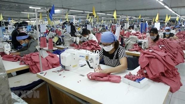Une chaîne de production de chaussures pour l'exportation. Photo: VNA