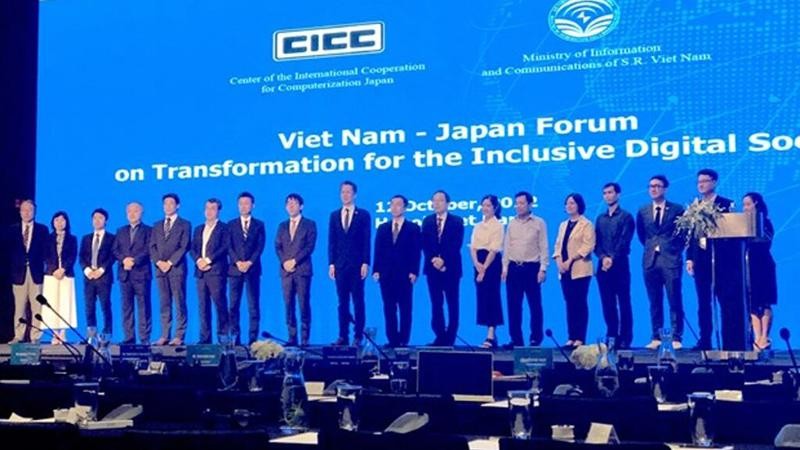 Délégués au Forum Vietnam - Japon sur la "Transformation numérique pour une société numérique inclusive", le 12 octobre à Hanoï. Photo : VNA
