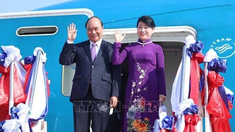 Le Président Nguyên Xuân Phuc et son épouse. Photo : VNA.