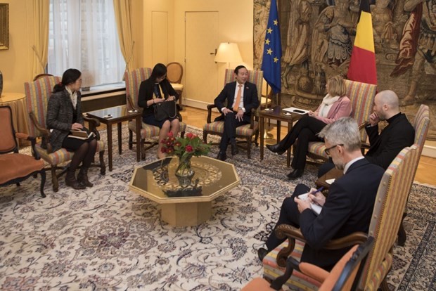 La présidente de la Chambre des Représentants de Belgique, Éliane Tillieux, reçoit l’ambassadeur du Vietnam en Belgique, Nguyên Van Thao, le 16 février à Bruxelles. Photo: ambassade du Vietnam en Belgique.