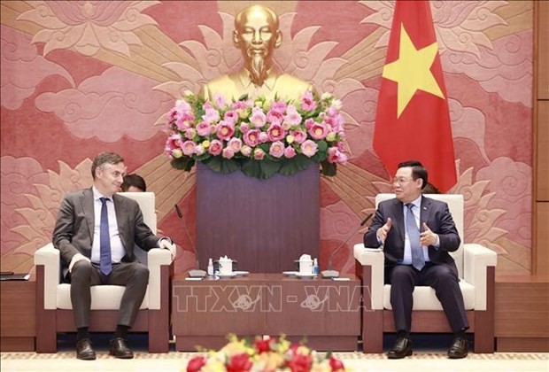 Le Président de l’Assemblée nationale vietnamienne, Vuong Dinh Huê (à droite), et David McAllister, président de la Commission des Affaires étrangères du Parlement européen. Photo : VNA.