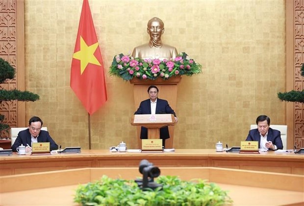 Le Premier ministre Pham Minh Chinh (debout) prend la parole. Photo : VNA.