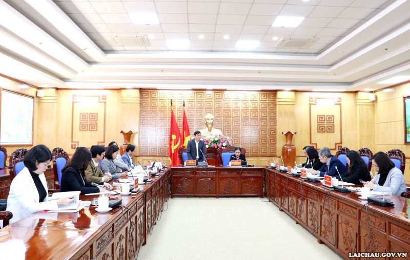 Lors de la séance de travail avec les dirigeants de la province de Lai Chau. Photo: thoidai.vn