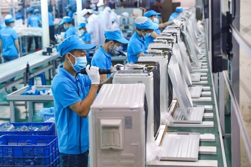 Travailleurs dans une usine électronique au Vietnam. Photo : VNA.