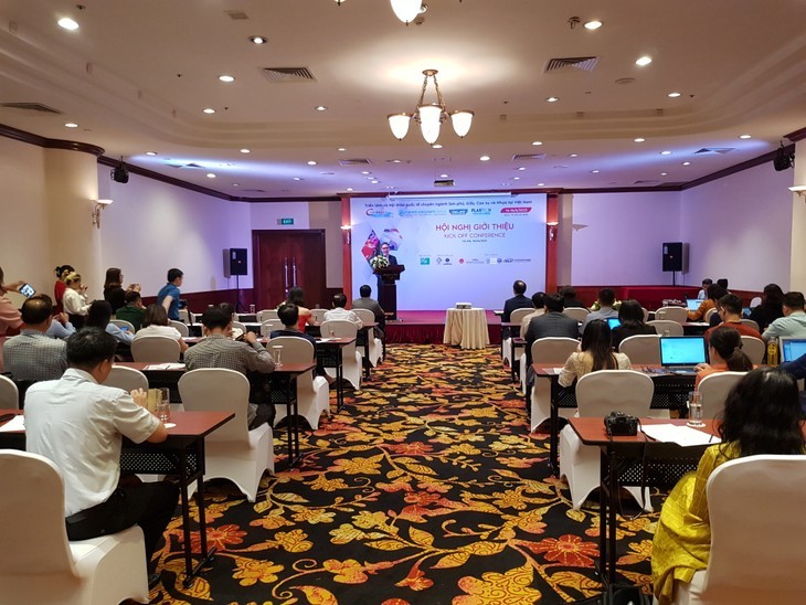 Conférence destinée à soutenir l’expansion vers l’étranger des petites et moyennes entreprises via le commerce électronique. Photo : Ngoc Quynh/Bnews/VNA.