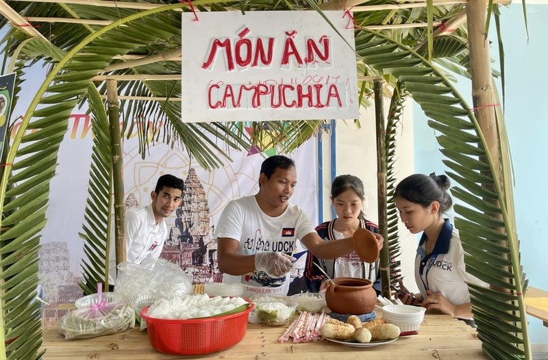 Un espace gastronomique des étudiants cambodgiens. Photo: thoidai