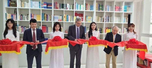 La cérémonie d’inauguration de la bibliothèque francophone à l’Académie diplomatique du Vietnam, le 12 avril. Photo : VNA.