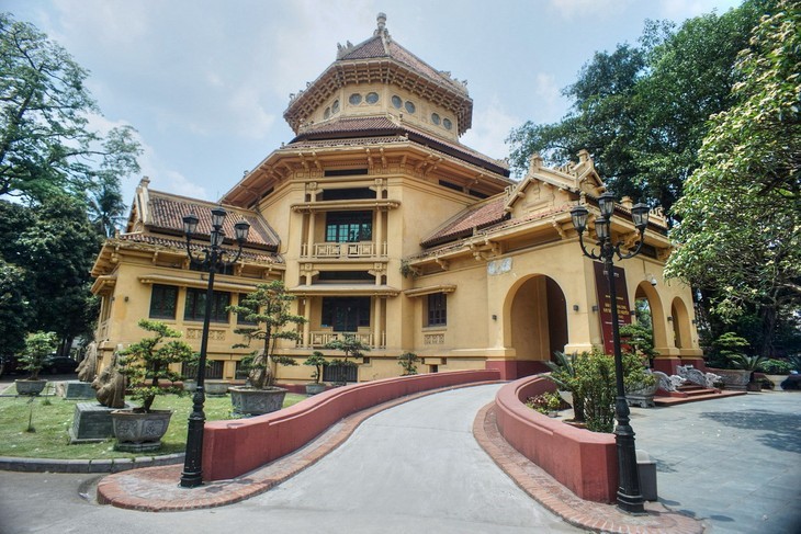 Situé au 1er rue Pham Ngu Lao à Hanoï, le bâtiment du musée Louis Finot de l'Institut de l'Extrême-Orient français, actuel Musée national d'histoire vietnamienne, est considéré comme l'une des œuvres typiques de l'architecture indochinoise au Vietnam à l'époque. Photo : doanhnghiepthuonghieu.vn