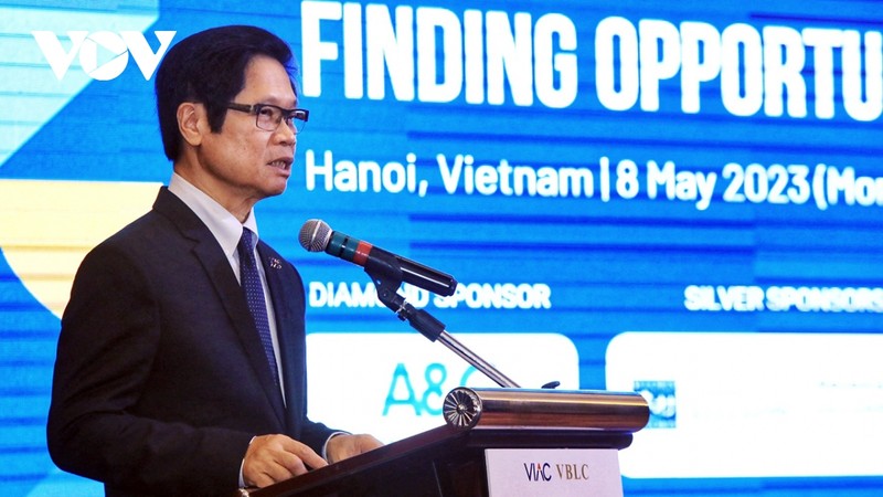 Vu Tiên Lôc, président du Centre d’arbitrage international du Vietnam, prend la parole. Photo: VOV