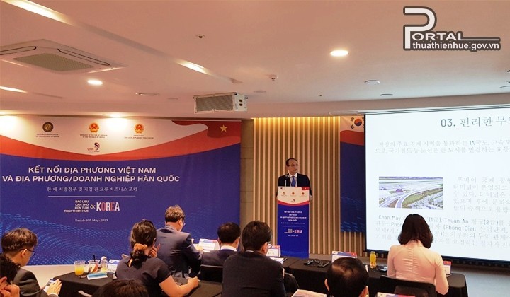 Lors de la conférence sur le renforcement de la connexion entre des localités et entreprises sud-coréennes et vietnamiennes. Photo: thuathienhue.gov.vn