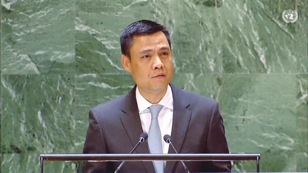 L’ambassadeur Dang Hoàng Giang, représentant permanent du Vietnam auprès de l’ONU, devant l’Assemblée générale de l’ONU. Photo : VNA.