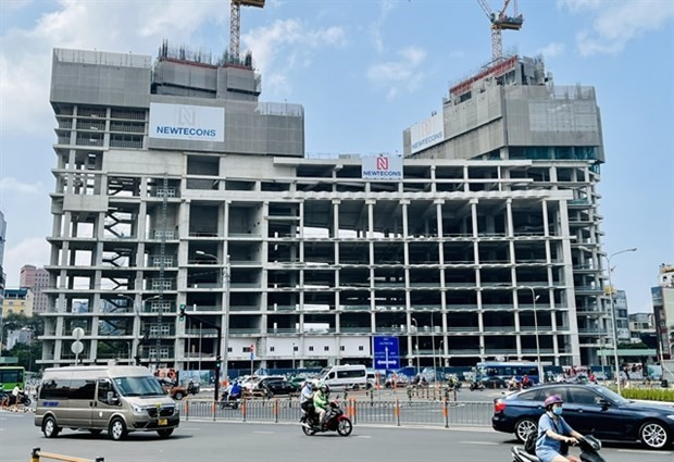 Construction d'un projet immobilier bloquée depuis des années dans le district 1 du centre-ville de Hô Chi Minh-Ville. Photo : VNA.