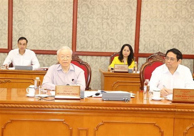 Le Secrétaire général du Parti, Nguyên Phu Trong (1er plan, à gauche) lors de la réunion, à Hanoi, le 16 juin. Photo: VNA.