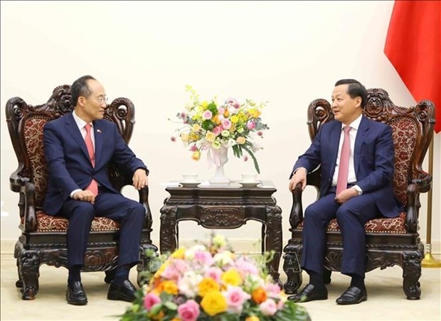 Le vice-Premier ministre vietnamien, Lê Minh Khai (à droite) et son homologue sud-coréen, Choo Kyung-ho. Photo : VNA.