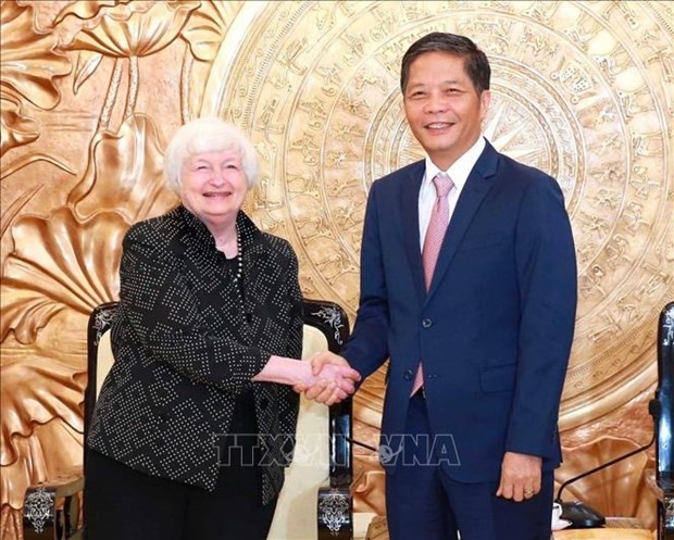 Le membre du Politburo et chef de la Commission économique du Comité central du Parti, Trân Tuân Anh, et la secrétaire au Trésor américaine Janet Yellen. Photo : VNA.