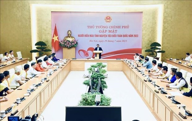 Le Premier ministre Pham Minh Chinh prend la parole lors de la rencontre. Photo : VNA.