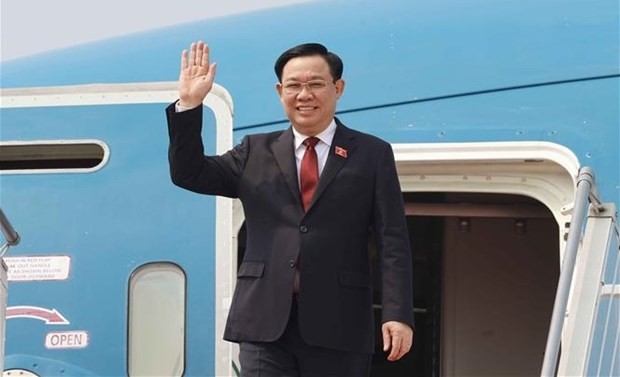 Le Président de l'Assemblée nationale, Vuong Dinh Huê, à l'aéroport international Soekarno-Hatta de Jakarta. Photo : VNA.