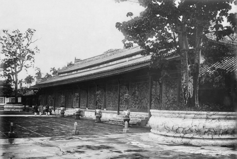 La façade du palais de Cân Chanh avant d’être détruite. Photo d’achives