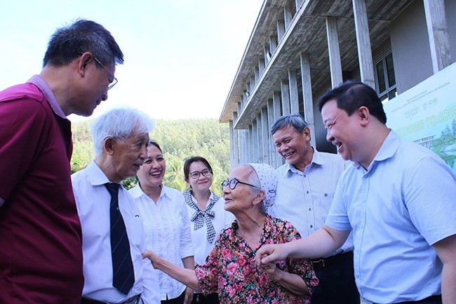 Le professeur Tran Thanh Van a apporté des contributions importantes et précieuses dans la mise en œuvre des tâches de diplomatie populaire de la province de Binh Dinh au cours des dernières années. Photo: thoidai