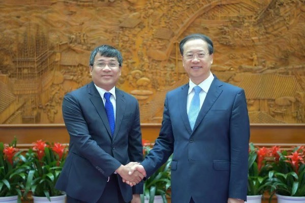 Le vice-ministre permanent des Affaires étrangères (AE), Nguyên Minh Vu (gauche) et son homologue chinois Ma Chaoxu. Photo: ministère vietnamien des Affaires étrangères
