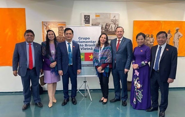 Des membres de la délégation vietnamienne au Brésil. Photo: Thế Giới & Việt Nam (Monde et le Vietnam)