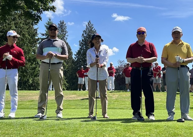 Consuls généraux de pays membres de l'ASEAN au tournoi. Photo: VNA