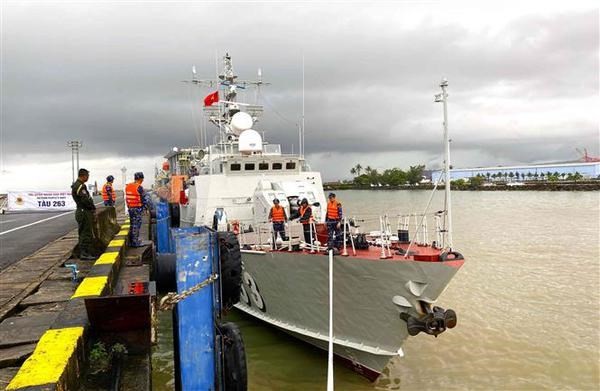 Le navire 263 et le groupe de travail de la région 5 de la Marine populaire vietnamienne accostent au port de Sihanoukville, province de Preah Sihanouk, au Cambodge. Photo: VNA