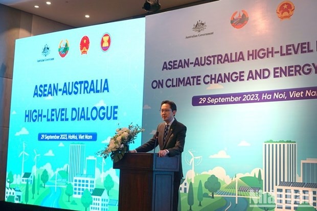 Le vice-ministre vietnamien des Affaires étrangères Dô Hung Viêt s’exprime lors du dialogue de haut niveau ASEAN-Australie sur les changements climatiques et la transition énergétique. Photo: VNA 
