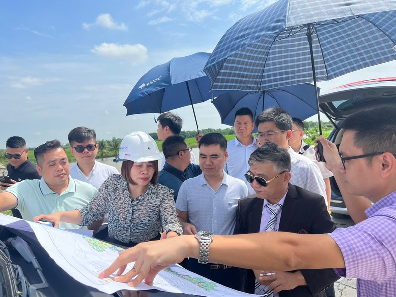 La délégation a travaillé avec les responsables du parc industriel de Nam Cau Kien de la Shinec. Photo: baodautu