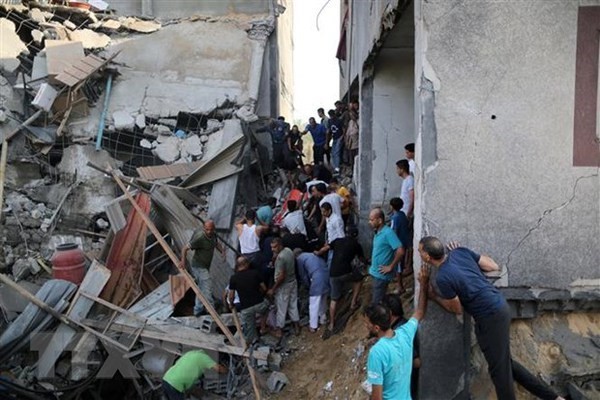 Avec l'escalade de la violence entre le Hamas et Israël, le nombre de victimes a augmenté, avec de nombreux civils tués, blessés et portés disparus. Photo : VNA.