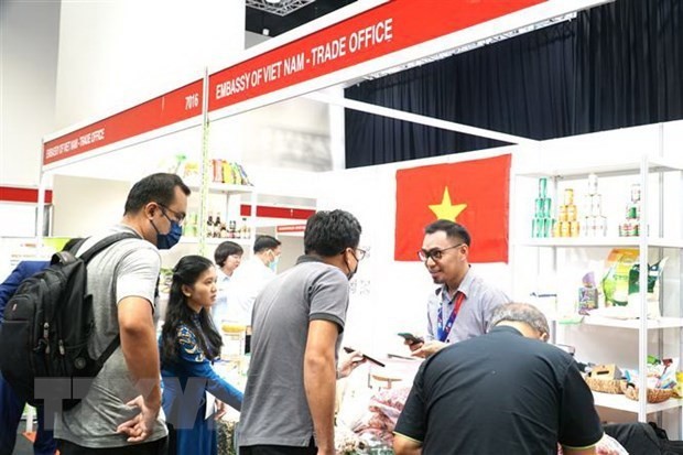 Des plats et des boissons vietnamiens sont exposés à l'Exposition internationale de Selangor en Malaisie. Photo: VNA
