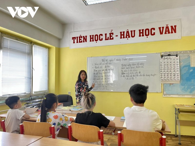 Un cours de vietnamien à Prague. Photo: VOV