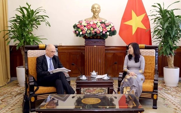 La vice-ministre des Affaires étrangères, Lê Thi Thu Hang, reçoit à Hanoï l'ambassadeur de Croatie en Malaisie chargé du Vietnam, Ivan Velimir Starcevic. Photo : ministère vietnamien des AE.