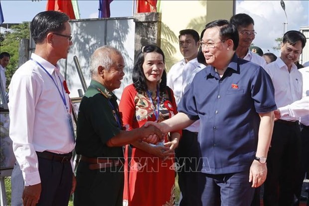 Le Président de l’Assemblée nationale, Vuong Dinh Huê, et des délégués. Photo : VNA.