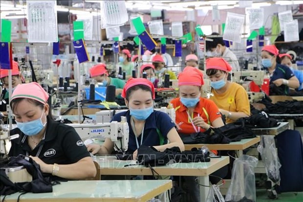 Dans l'usine de la société de textile-habillement Eclat Vietnam dans la province de Dông Nai. Photo : VNA.