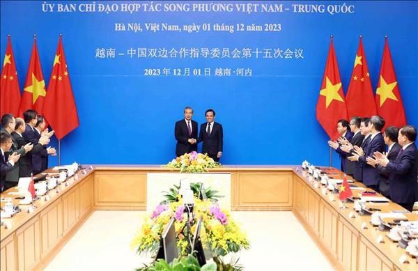 Le Vice-Premier ministre vietnamien, Trân Luu Quang (à droite) et le ministre chinois des Affaires étrangères, Wang Yi. Photo : VNA.