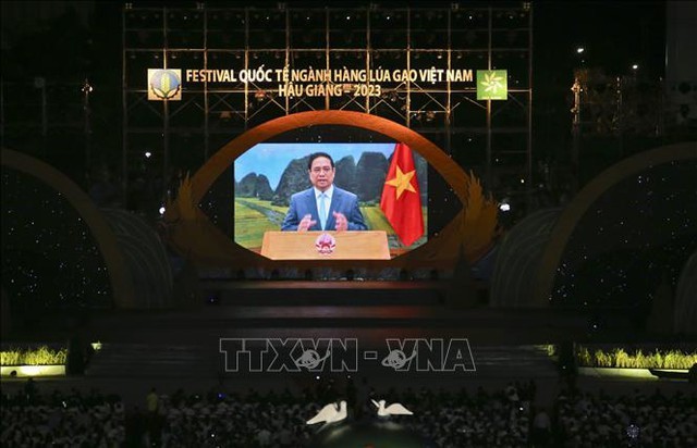 Depuis Hanoi, le Premier ministre Pham Minh Chinh a transmis un message à la cérémonie d’ouverture du Festival international du riz vietnamien 2023. Photo: VNA