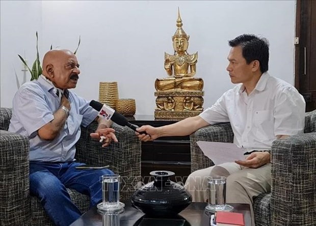 L'ancien conseiller adjoint indien à la sécurité nationale, SD Pradhan (à gauche), dans une interview accordée à l’Agence vietnamienne d’Information (VNA). Photo : VNA.