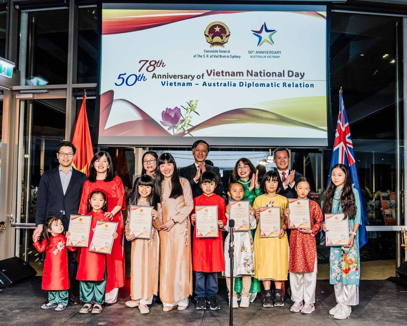 Lors de la cérémonie du prix du concours « Je suis super fort en vietnamien » pour les enfants vietnamiens résidant dans toute l’Australie. Photo: Consulat général vietnamien à Sydney 