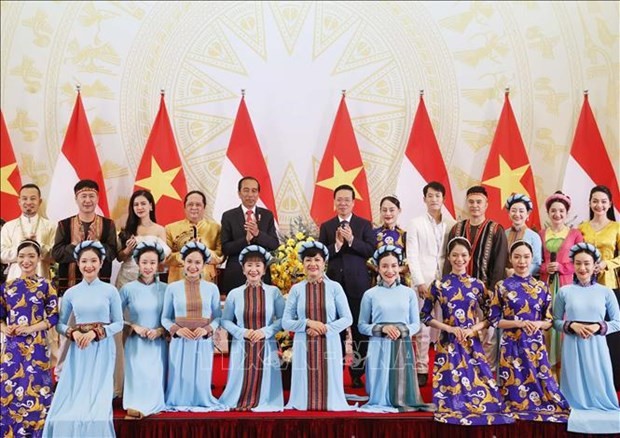 Le Président Vo Van Thuong préside un banquet de bienvenue en l’honneur du Président indonésien Joko Widodo. Photo : VNA.